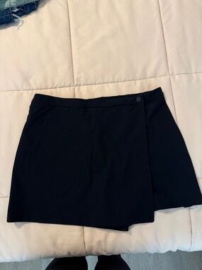 Vuori Black Wrap Skort
